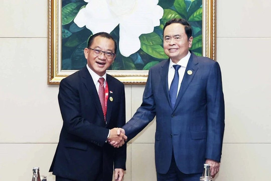 Chủ tịch Quốc hội Trần Thanh Mẫn gặp Chủ tịch Singapore Seah Kian Peng