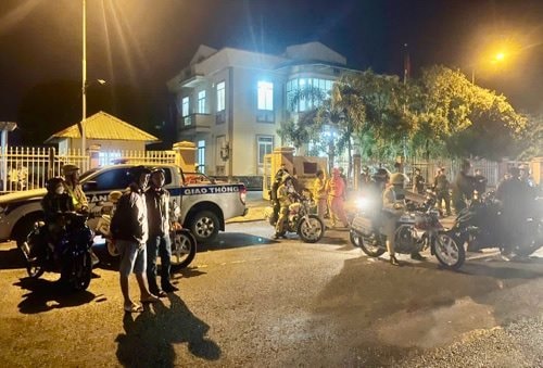 Công an TP Cần Thơ kịp thời ngăn chặn hàng chục đối tượng tụ tập gây mất trật tự ATGT