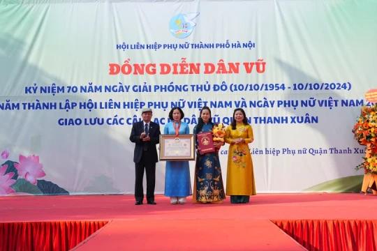 Hơn 70.000 phụ nữ Thủ đô đồng diễn dân vũ với áo dài, xác lập kỷ lục Việt Nam
