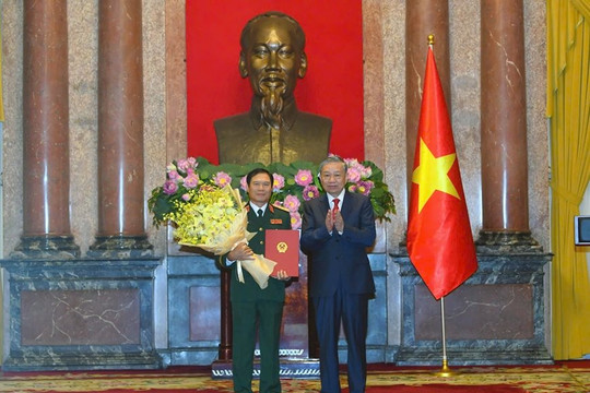 Tổng Bí thư, Chủ tịch nước trao quyết định thăng quân hàm Đại tướng, Thượng tướng cho lãnh đạo Công an và Quân đội