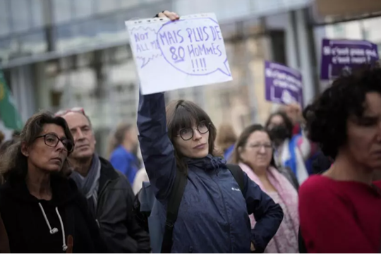 Pháp: Biểu tình ủng hộ nạn nhân bị xâm hại tập thể