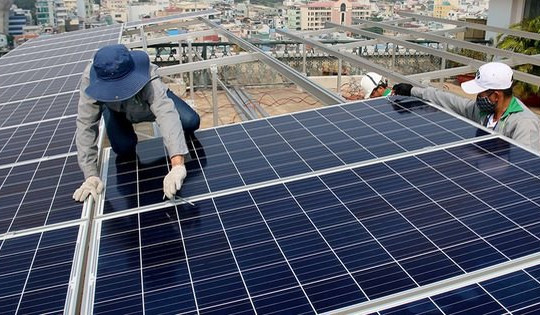 Nhiều chính sách khuyến khích phát triển điện mặt trời mái nhà tự sản xuất