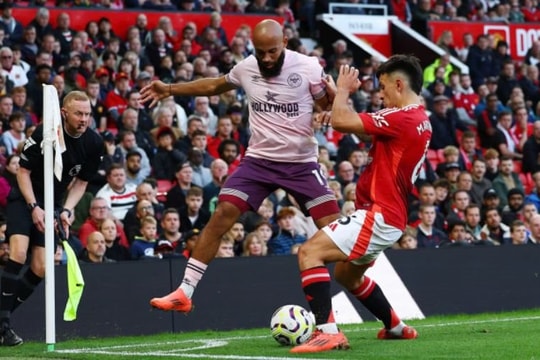 Manchester United vẫn trượt dài trong bết bát