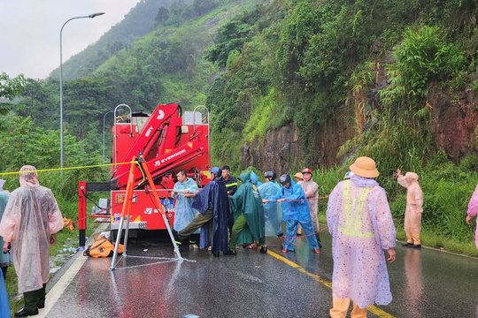 Lâm Đồng: Ô tô rơi đèo Bảo Lộc 2 người thương vong