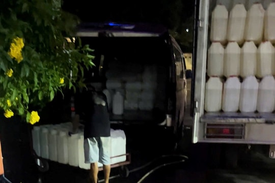 Ẩn họa từ những chuyến xe mang ‘bom xăng’ tung hoành tại Móng Cái