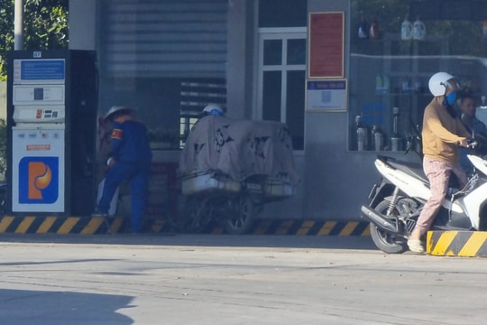 Vắng bóng lực lượng chức năng trước những chuyến xe mang ‘bom xăng’ tung hoành tại Móng Cái