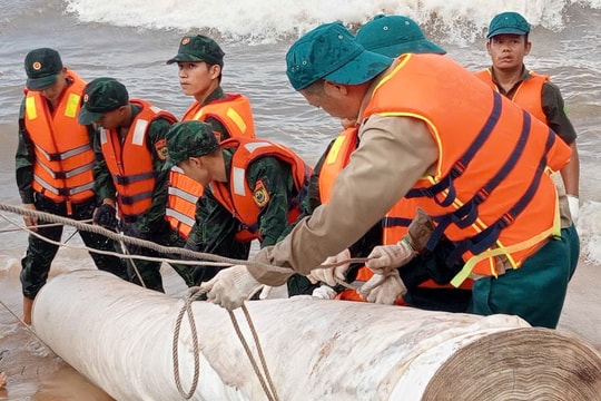 TT-Huế: Công bố tình huống khẩn cấp về thiên tai sạt lở bờ biển