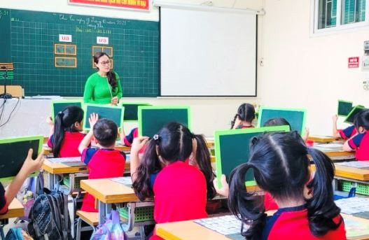 Rút đề xuất miễn học phí cho con giáo viên