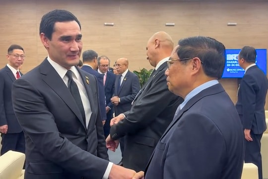 Thủ tướng Phạm Minh Chính gặp lãnh đạo các nước dự Hội nghị BRICS mở rộng