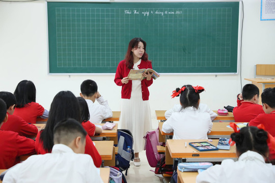 Dự thảo Luật Nhà giáo mới nhất bỏ đề xuất miễn học phí cho con giáo viên