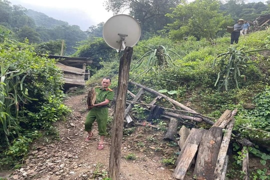 Nghệ An: Xuất hiện vết nứt ở núi dài hơn 100m, 5 hộ dân di dời khẩn cấp