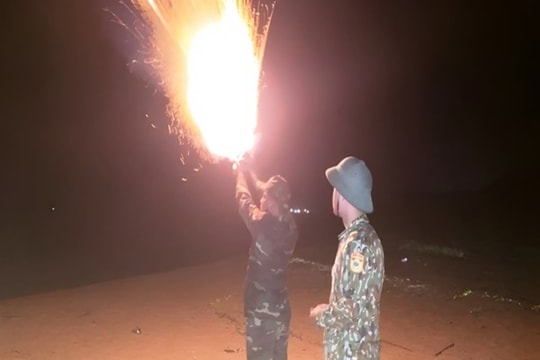 Bắn pháo hiệu kêu gọi tàu thuyền tìm nơi trú tránh an toàn