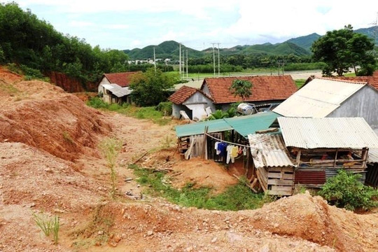 Quảng Ngãi: Hàng loạt điểm có nguy cơ cao bị sạt lở vào mùa mưa