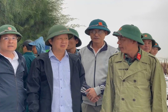 Bí thư Tỉnh ủy Thừa Thiên Huế cùng đoàn kiểm tra công tác ứng phó bão số 6 (TRAMI)