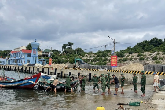 Biên phòng Quảng Trị tích cực giúp dân ứng phó Bão số 6