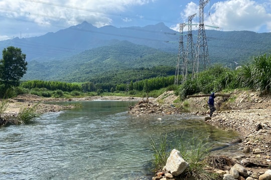 TT-Huế: Doanh nghiệp khai thác cát sạn trái phép, chính quyền không hay?
