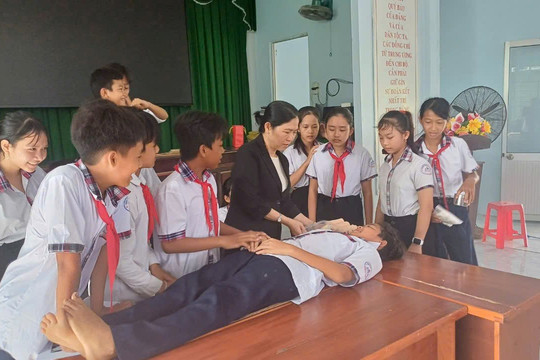 Nâng cao kỹ năng sống cho trẻ em vùng dân tộc thiểu số