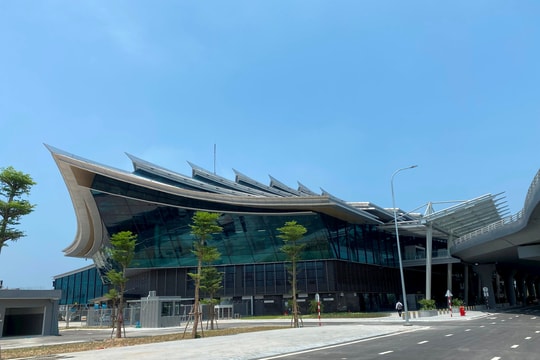 Cảng hàng không quốc tế Phú Bài tạm dừng khai thác để tránh bão