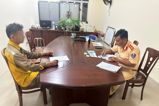 Phạt tiền, tước Giấy phép lái xe tài xế xe bồn đi ngược chiều