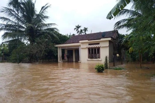 Mưa to cộng thủy điện xả lũ khiến 300 hộ dân ở Quảng Nam bị cô lập