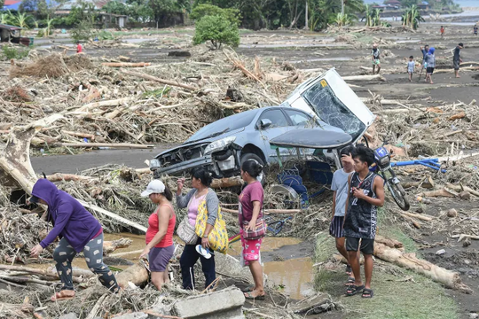 Ít nhất 126 người chết và mất tích trong lũ lụt do bão Trami ở Philippines