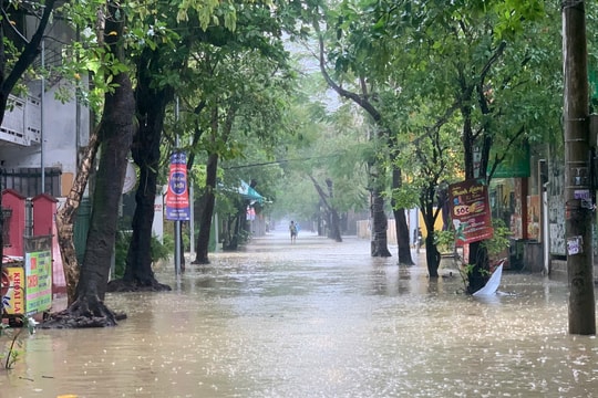 Nhiều nơi tại Huế ngập sâu do bão TRAMI gây ra