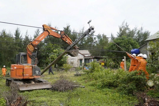 EVNCPC khắc phục sự cố, đảm bảo cấp điện lại cho khách hàng