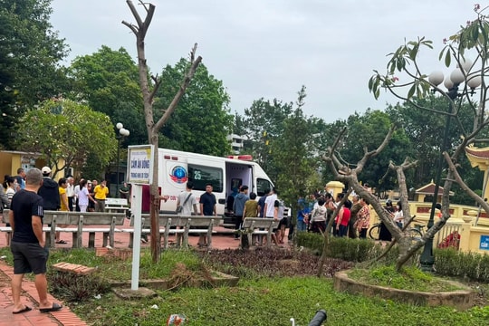 Hà Nội: Một bé trai tử vong khi cho cá ăn