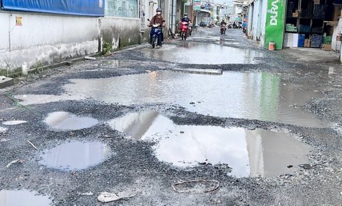 Cần Thơ: Người dân khổ cực khi lưu thông qua tuyến đường xuống cấp nghiêm trọng