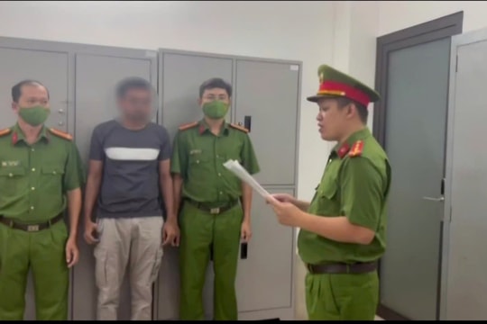 Người nước ngoài vận chuyển hơn 700 viên kim cương trái phép vào TP.HCM