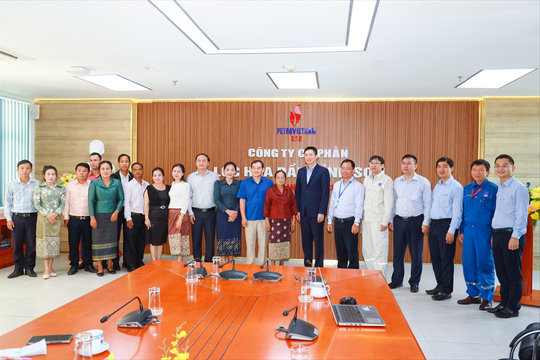 Ủy ban Mặt trận Lào Xây dựng Đất nước tỉnh Sê Kông - CHDCND Lào đến thăm và làm việc tại NMLD Dung Quất