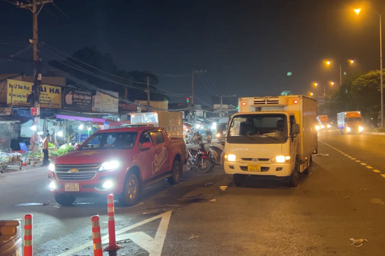 Tài xế xe tải đâm trọng thương tài xế xe bán tải ở TP.HCM