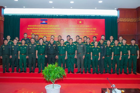 Sư đoàn 5 - Quân khu 7 tiếp Đoàn lãnh đạo trẻ Quân đội hai nước Việt Nam - Campuchia