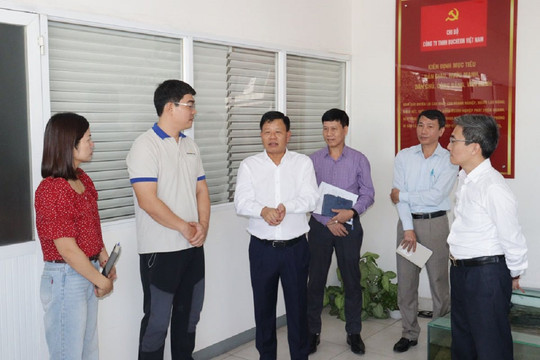 Động viên doanh nghiệp, người lao động trong Khu công nghiệp Tràng Duệ