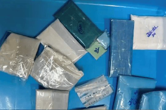 Lực lượng chức năng sân bay Tân Sơn Nhất tiếp tục phát hiện 362 viên kim cương nhập lậu