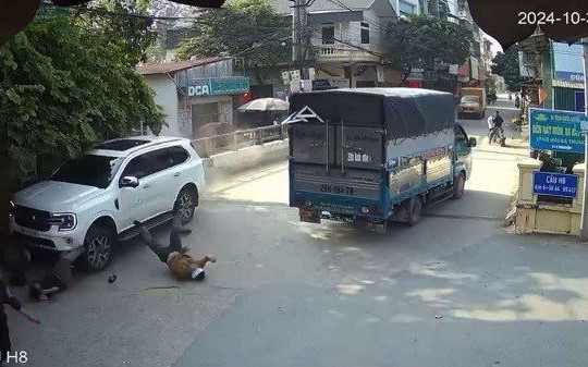 Vụ ô tô mất lái làm 4 người thương vong: Tài xế chỉ quen đi xe số sàn