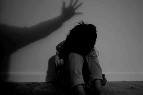 Nữ sinh lớp 7 sinh con sau khi bị 2 đối tượng xâm hại