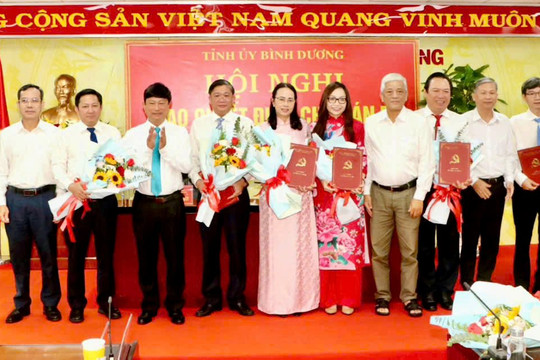 Tỉnh ủy Bình Dương trao các quyết định điều động, bổ nhiệm cán bộ chủ chốt
