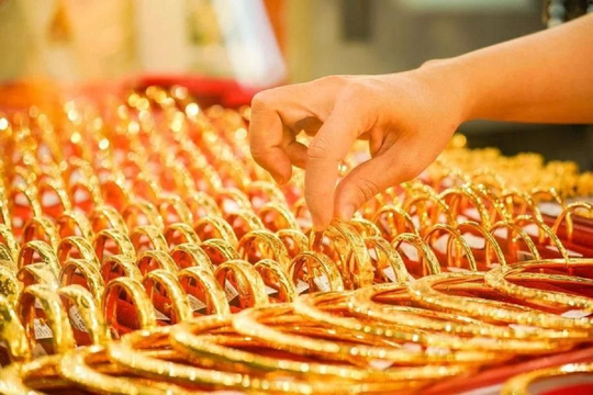 Giá vàng hôm nay 2/11: Đồng loạt sụt giảm