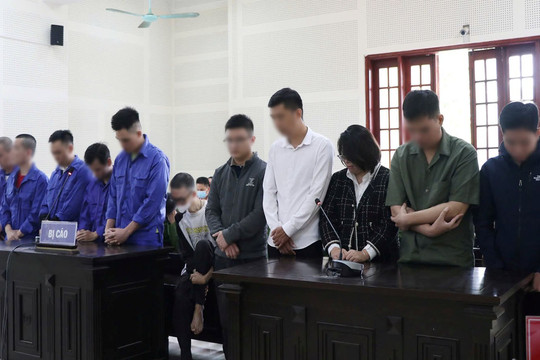 Đối tượng khuyết tật điều hành diễn đàn truyền bá văn hóa đồi trụy