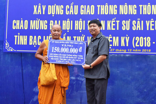 Hòa thượng Lý Sa Mouth hết lòng vì quê hương, phum sóc