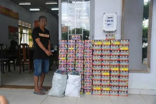 Bắt đối tượng vận chuyển gần 1,6 tạ pháo qua biên giới