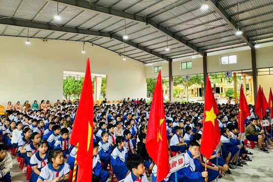 Đồn Biên phòng CKQT Lao Bảo tuyên truyền pháp luật và phòng, chống ma túy cho các em học sinh