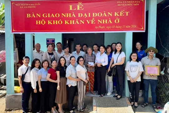 TAND huyện Hóc Môn trao tặng nhà Đại đoàn kết