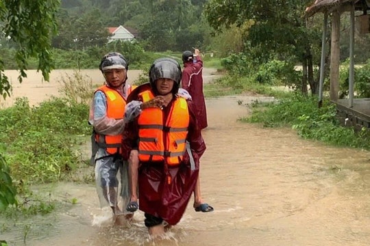 Di dời hàng chục hộ dân tránh nguy cơ sạt lở núi cao