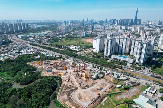 Giá chung cư Hà Nội "neo đỉnh", dòng tiền đổ về đâu?