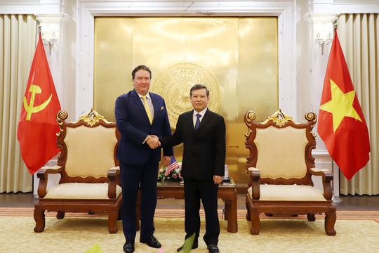 Chánh án TANDTC Lê Minh Trí tiếp Đại sứ Hoa Kỳ Marc Knapper