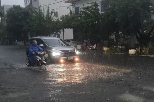 Thời tiết ngày 6/11: Trung Bộ có nơi mưa rất to