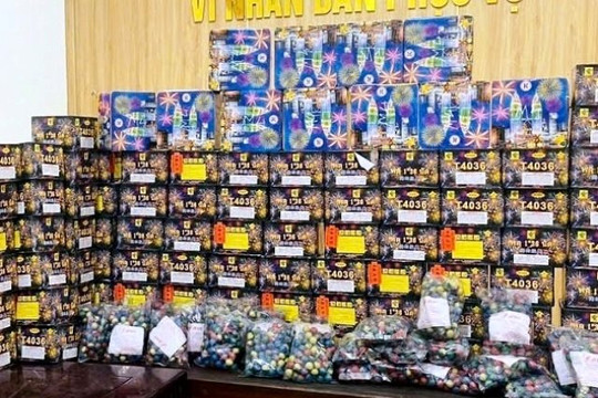 Phá đường dây buôn bán pháo nổ xuyên biên giới