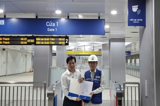 Trao bằng khen cho các nhà thầu đẩy nhanh tiến độ thi công tuyến metro số 1